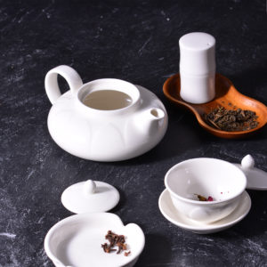 Lotus Teapot 67.8cl